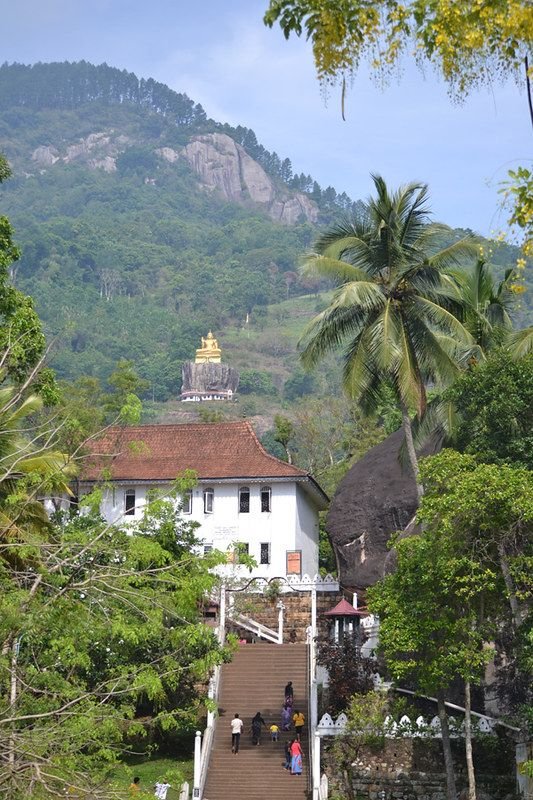Aluvihare Rock Temple